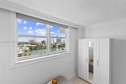 Condo in Miami Beach, Florida, 1 bedroom  № 2048636 - photo 27