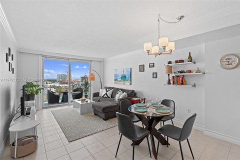 Condo in Miami Beach, Florida, 1 bedroom  № 2048636 - photo 7