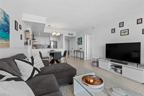Condo in Miami Beach, Florida, 1 bedroom  № 2048636 - photo 11