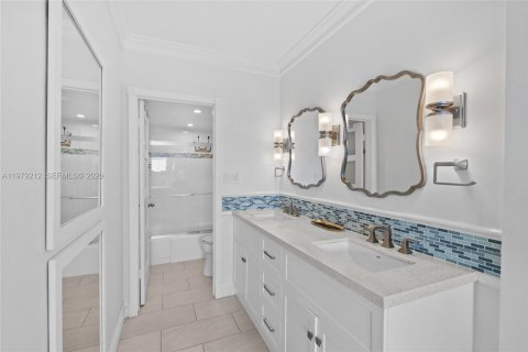 Condo in Miami Beach, Florida, 1 bedroom  № 2048636 - photo 30