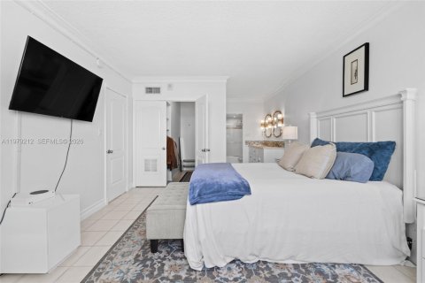 Condo in Miami Beach, Florida, 1 bedroom  № 2048636 - photo 21