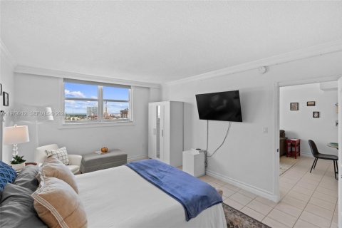 Condo in Miami Beach, Florida, 1 bedroom  № 2048636 - photo 25