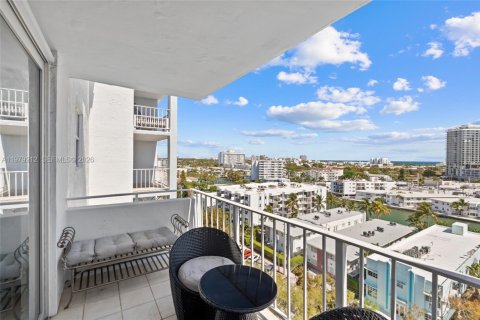 Condo in Miami Beach, Florida, 1 bedroom  № 2048636 - photo 13