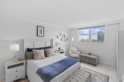 Condo in Miami Beach, Florida, 1 bedroom  № 2048636 - photo 19