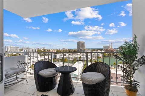 Condo in Miami Beach, Florida, 1 bedroom  № 2048636 - photo 3