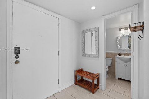 Condo in Miami Beach, Florida, 1 bedroom  № 2048636 - photo 17