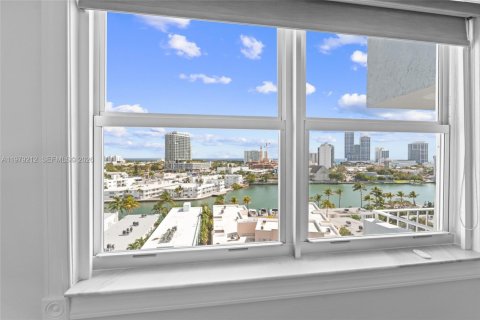 Condo in Miami Beach, Florida, 1 bedroom  № 2048636 - photo 26