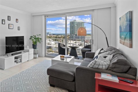 Condo in Miami Beach, Florida, 1 bedroom  № 2048636 - photo 4