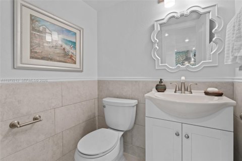 Condo in Miami Beach, Florida, 1 bedroom  № 2048636 - photo 18