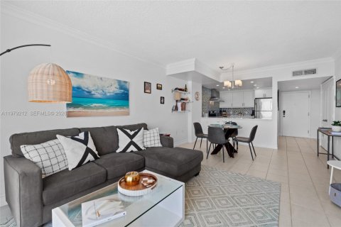 Condo in Miami Beach, Florida, 1 bedroom  № 2048636 - photo 10