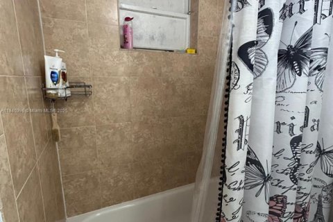 Купить кондоминиум в Халландейл-Бич, Флорида 1 спальня, 59.92м2, № 2013333 - фото 2