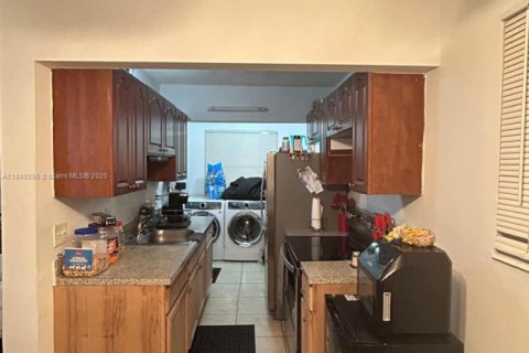 Кондоминиум с 1 спальней в Халландейл-Бич, Флорида № 2013333