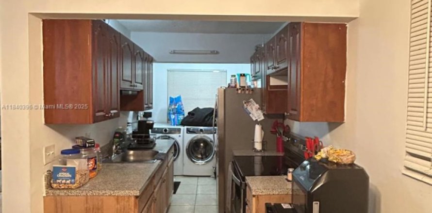 Кондоминиум с 1 спальней в Халландейл-Бич, Флорида № 2013333