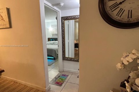 Купить кондоминиум в Халландейл-Бич, Флорида 1 спальня, 59.92м2, № 2013333 - фото 9