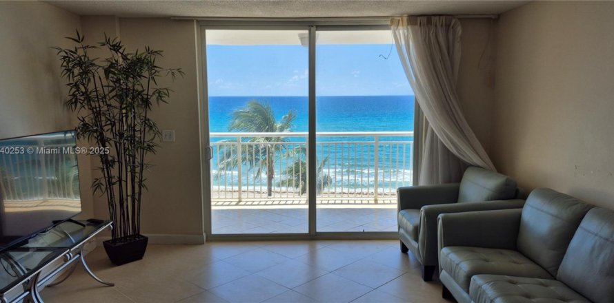 Condo in Hillsboro Beach, Florida, 2 bedrooms № 1833969