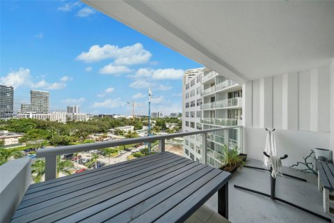 Condo in Miami, Florida, 1 bedroom  № 2002795 - photo 9