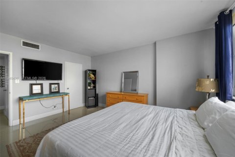 Condo in Miami, Florida, 1 bedroom  № 2002795 - photo 7