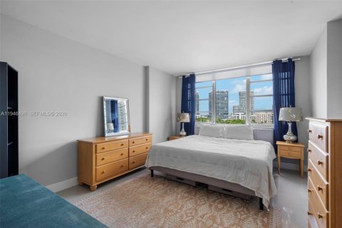 Condo in Miami, Florida, 1 bedroom  № 2002795 - photo 6