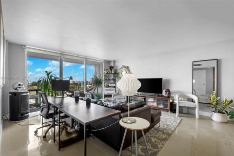 Condo in Miami, Florida, 1 bedroom  № 2002795 - photo 2