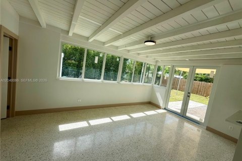 House in Miami, Florida 3 bedrooms, 137.5 sq.m. № 2087263 - photo 6