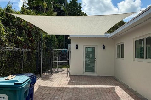 House in Miami, Florida 3 bedrooms, 137.5 sq.m. № 2087263 - photo 28