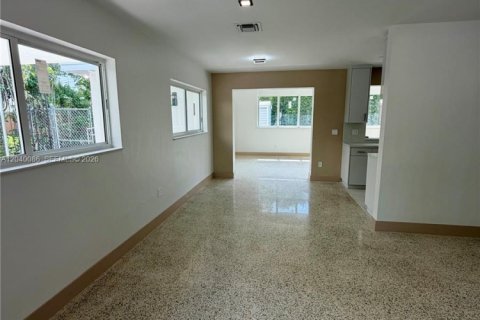 House in Miami, Florida 3 bedrooms, 137.5 sq.m. № 2087263 - photo 5