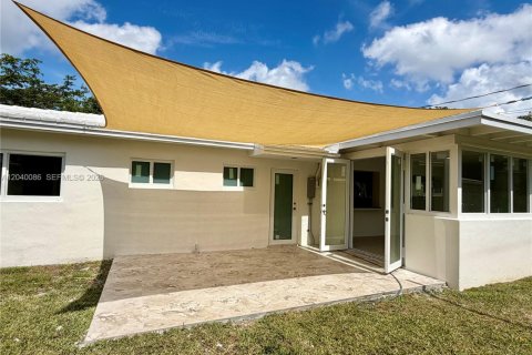 House in Miami, Florida 3 bedrooms, 137.5 sq.m. № 2087263 - photo 29