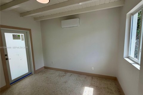House in Miami, Florida 3 bedrooms, 137.5 sq.m. № 2087263 - photo 22