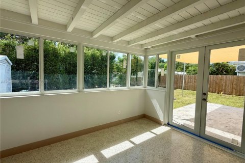 House in Miami, Florida 3 bedrooms, 137.5 sq.m. № 2087263 - photo 8