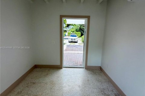 House in Miami, Florida 3 bedrooms, 137.5 sq.m. № 2087263 - photo 25