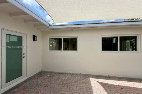 House in Miami, Florida 3 bedrooms, 137.5 sq.m. № 2087263 - photo 27