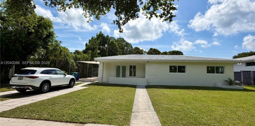 House in Miami, Florida 3 bedrooms, 137.5 sq.m. № 2087263
