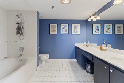 Condominio en venta en Fort Lauderdale, Florida, 2 dormitorios, 122.26 m2 № 1758907 - foto 18