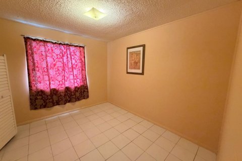 Villa ou maison à louer à West Palm Beach, Floride: 3 chambres, 120.03 m2 № 2192563 - photo 6