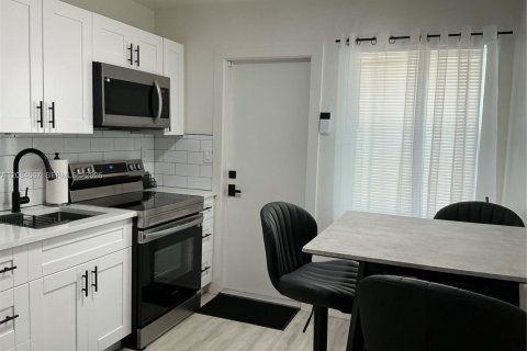 Propiedad comercial en venta en Fort Lauderdale, Florida, 128.39 m2 № 2354024 - foto 2