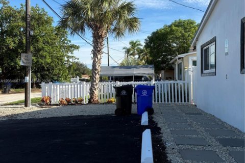 Propiedad comercial en venta en Fort Lauderdale, Florida, 128.39 m2 № 2354024 - foto 10