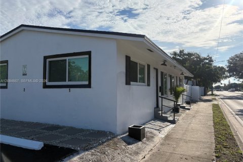 Propiedad comercial en venta en Fort Lauderdale, Florida, 128.39 m2 № 2354024 - foto 9