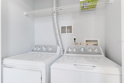 Condo in Tampa, Florida, 1 bedroom  № 1886189 - photo 13