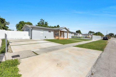Villa ou maison à vendre à Homestead, Floride: 3 chambres, 144.93 m2 № 1839279 - photo 1