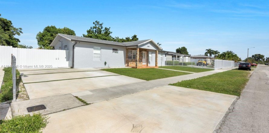Villa ou maison à Homestead, Floride 3 chambres, 144.93 m2 № 1839279
