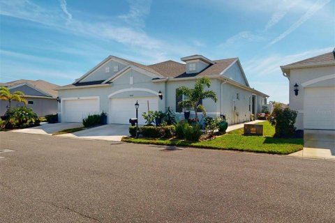House in Port Charlotte, Florida 2 bedrooms, 154.22 sq.m. № 2321079