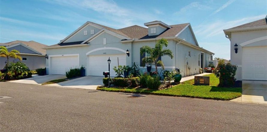 House in Port Charlotte, Florida 2 bedrooms, 154.22 sq.m. № 2321079