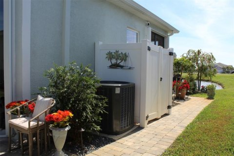 House in Port Charlotte, Florida 2 bedrooms, 154.22 sq.m. № 2321079 - photo 10