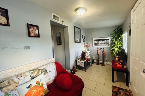 Propiedad comercial en venta en Miami, Florida, 171.59 m2 № 1954772 - foto 9