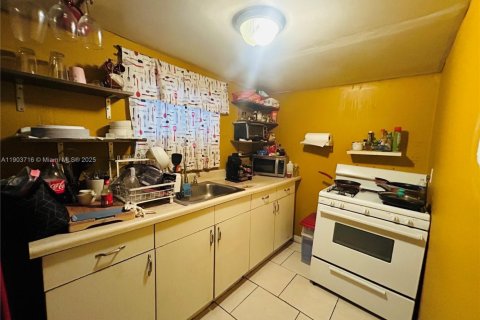 Propiedad comercial en venta en Miami, Florida, 171.59 m2 № 1954772 - foto 6