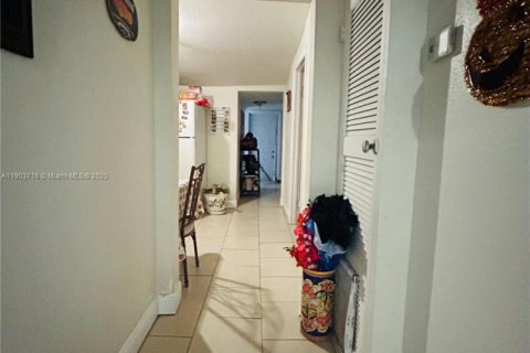 Propiedad comercial en venta en Miami, Florida, 171.59 m2 № 1954772 - foto 10