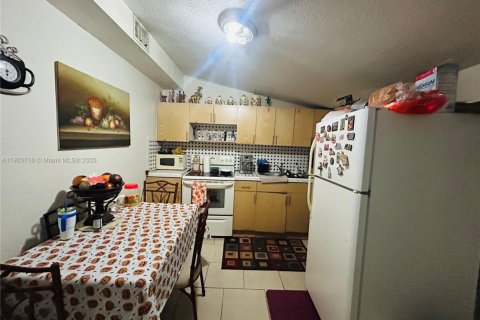 Propiedad comercial en venta en Miami, Florida, 171.59 m2 № 1954772 - foto 13