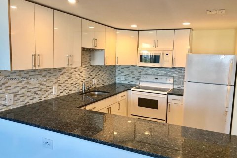 Condo à North Miami, Floride, 1 chambre  № 2180794
