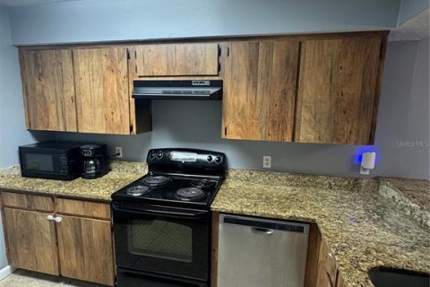 Townhouse in Tampa, Florida 3 bedrooms, 115.57 sq.m. № 2385941 - photo 8