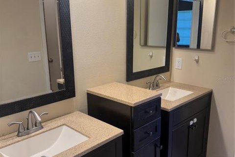 Townhouse in Tampa, Florida 3 bedrooms, 115.57 sq.m. № 2385941 - photo 11